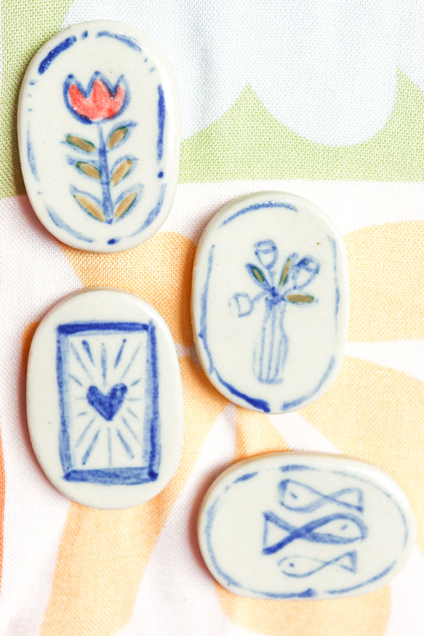 Isadora Oval Ceramic Magnet in Blue Fish