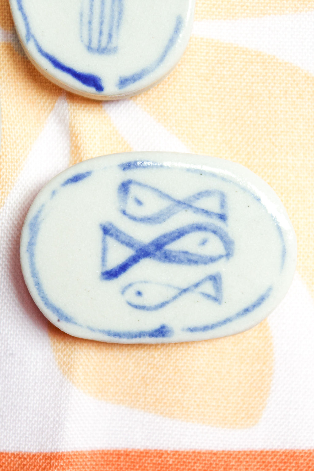 Isadora Oval Ceramic Magnet in Blue Fish