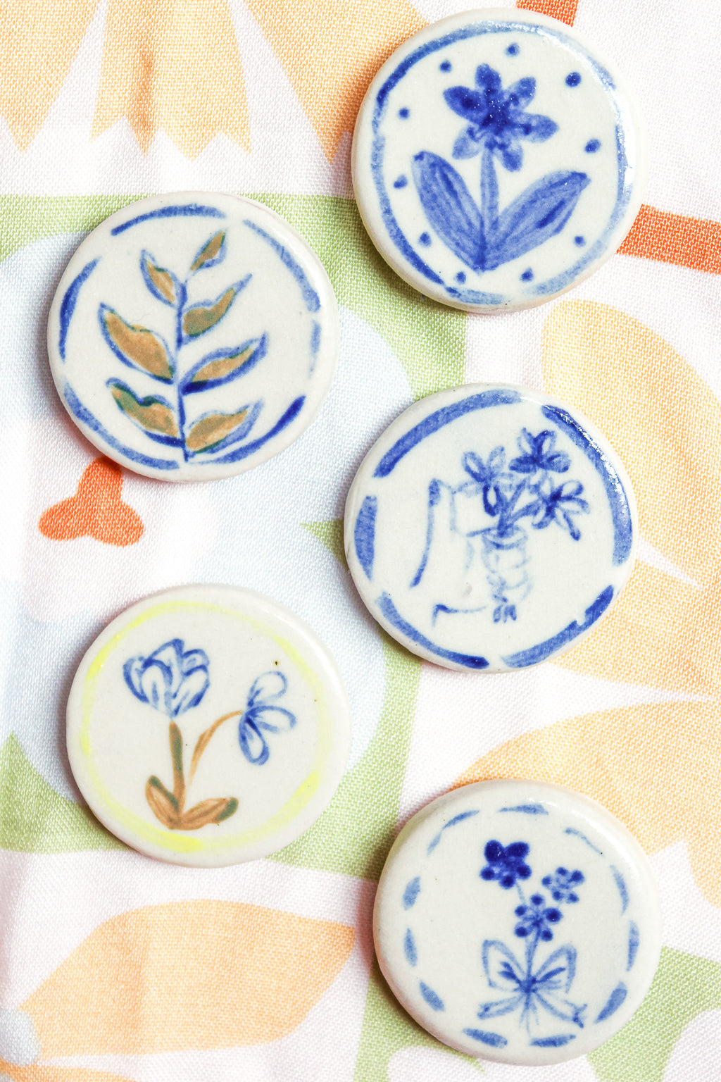 Lila Round Ceramic Magnet in Green Vine