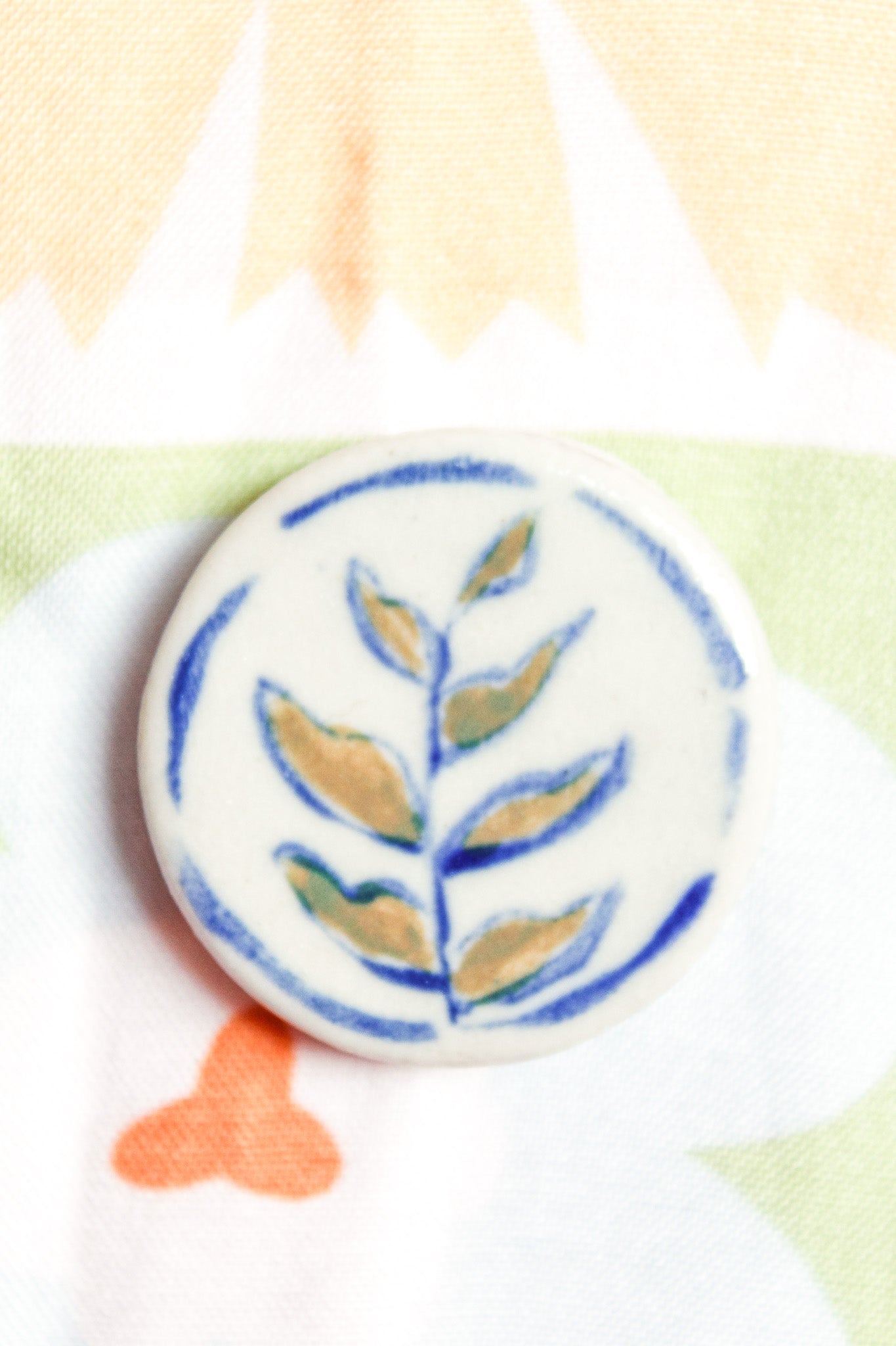 Lila Round Ceramic Magnet in Green Vine