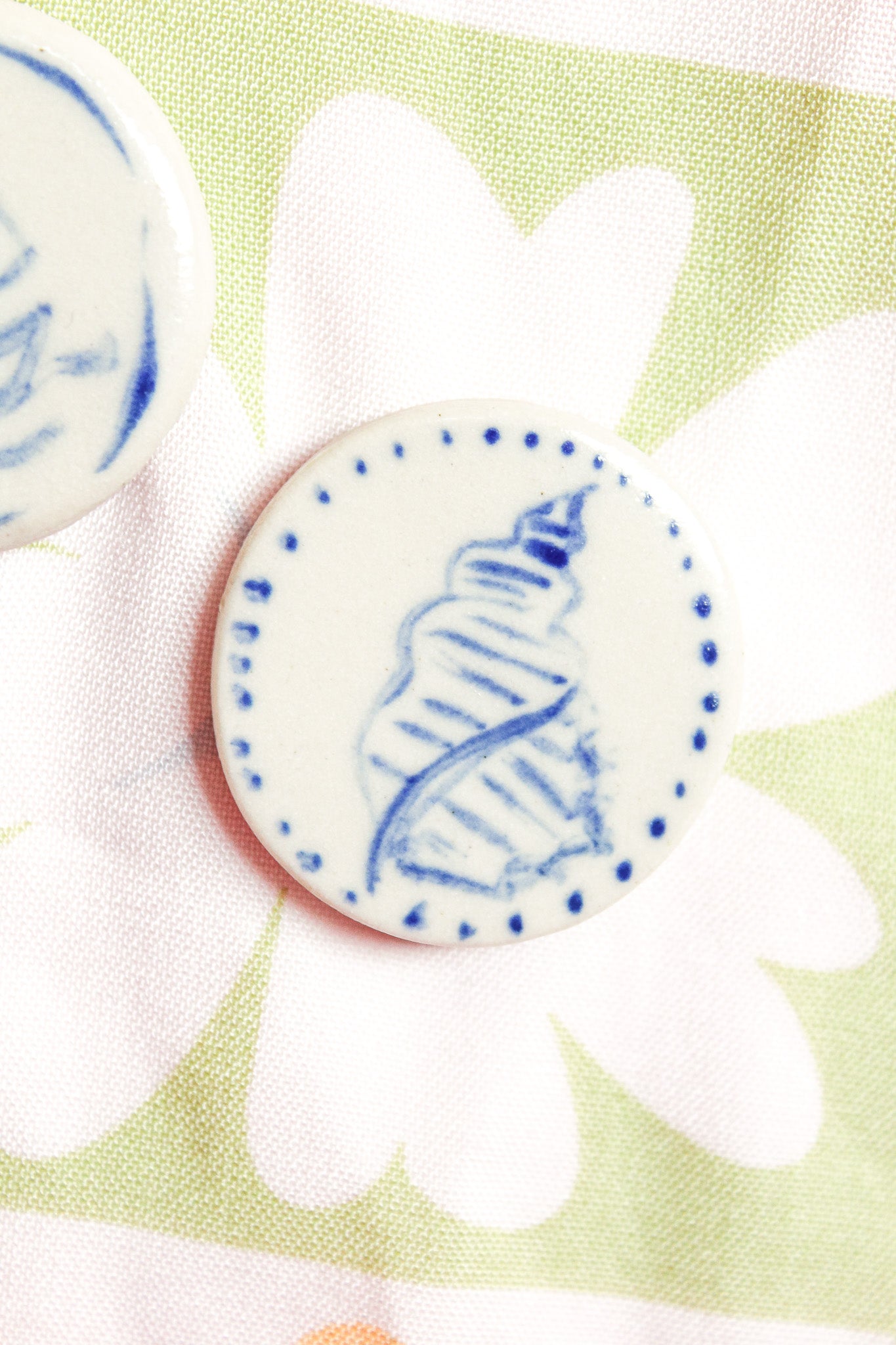 Marina Round Ceramic Magnet in Blue Seashell