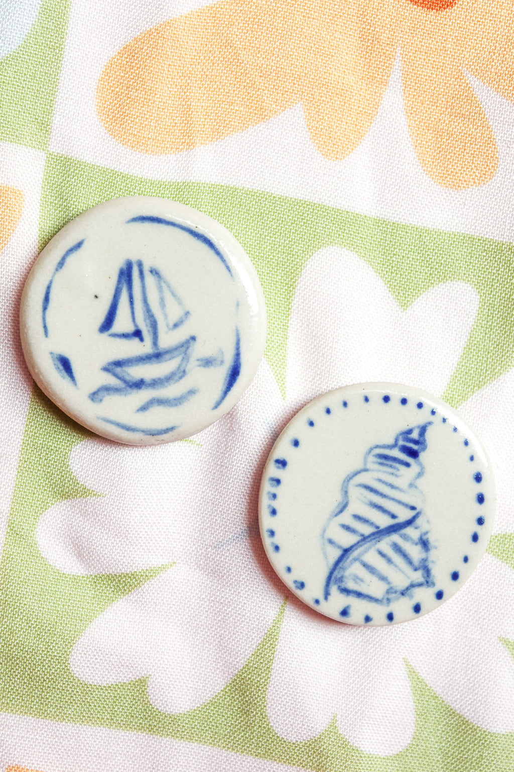 Marina Round Ceramic Magnet in Blue Seashell