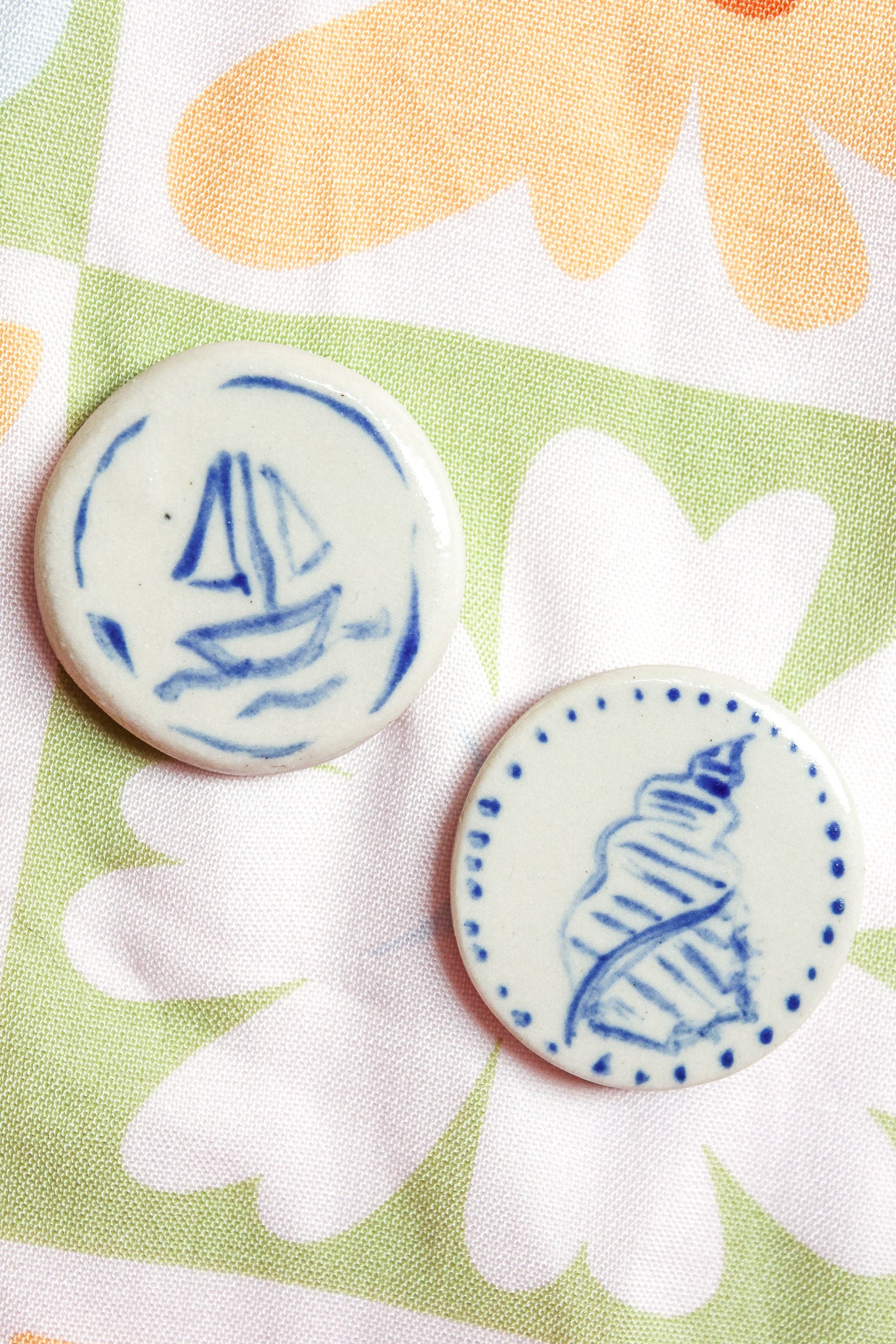 Marina Round Ceramic Magnet in Blue Seashell