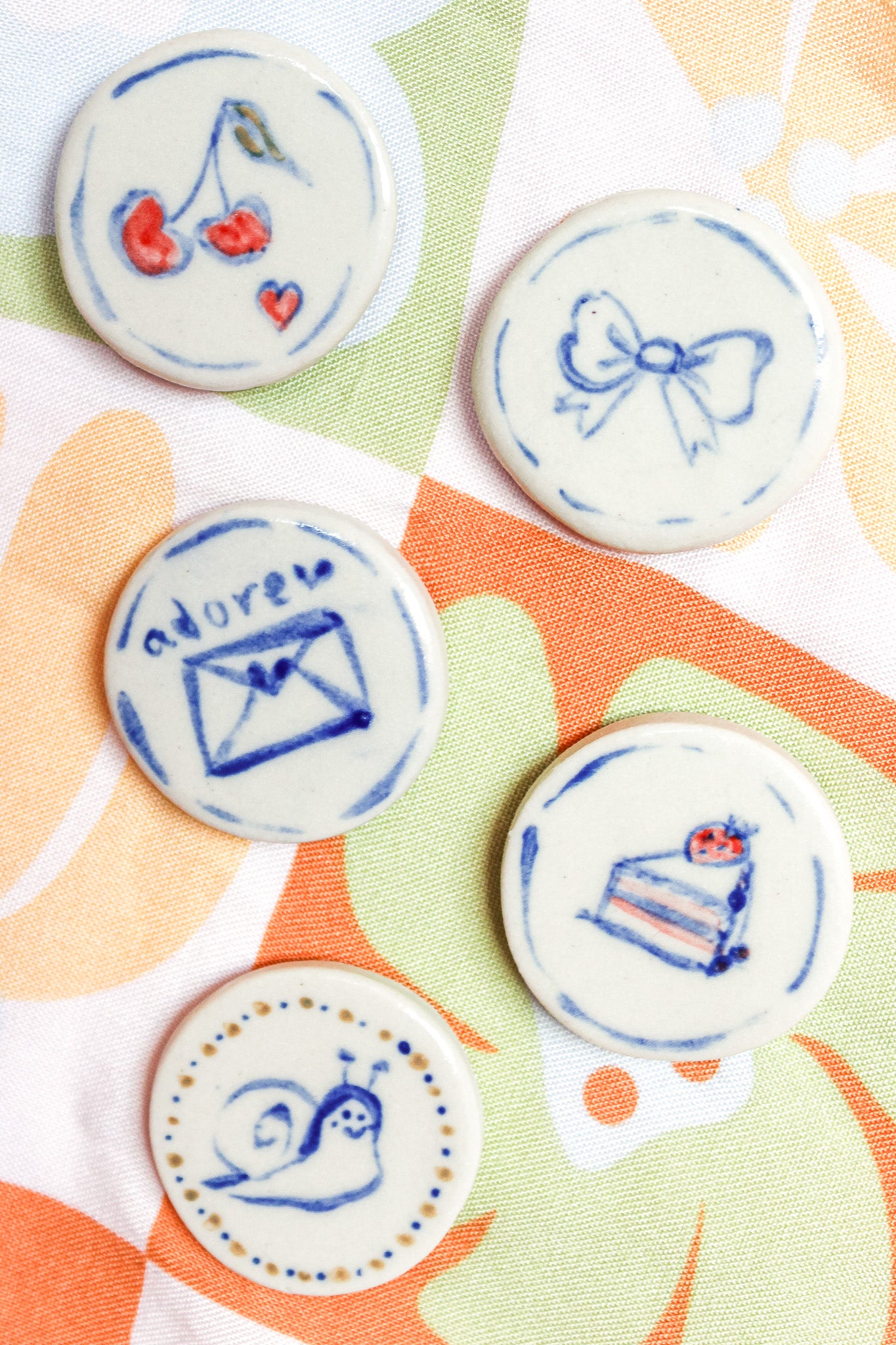 Lulu Round Ceramic Magnet in Strawberry Cake
