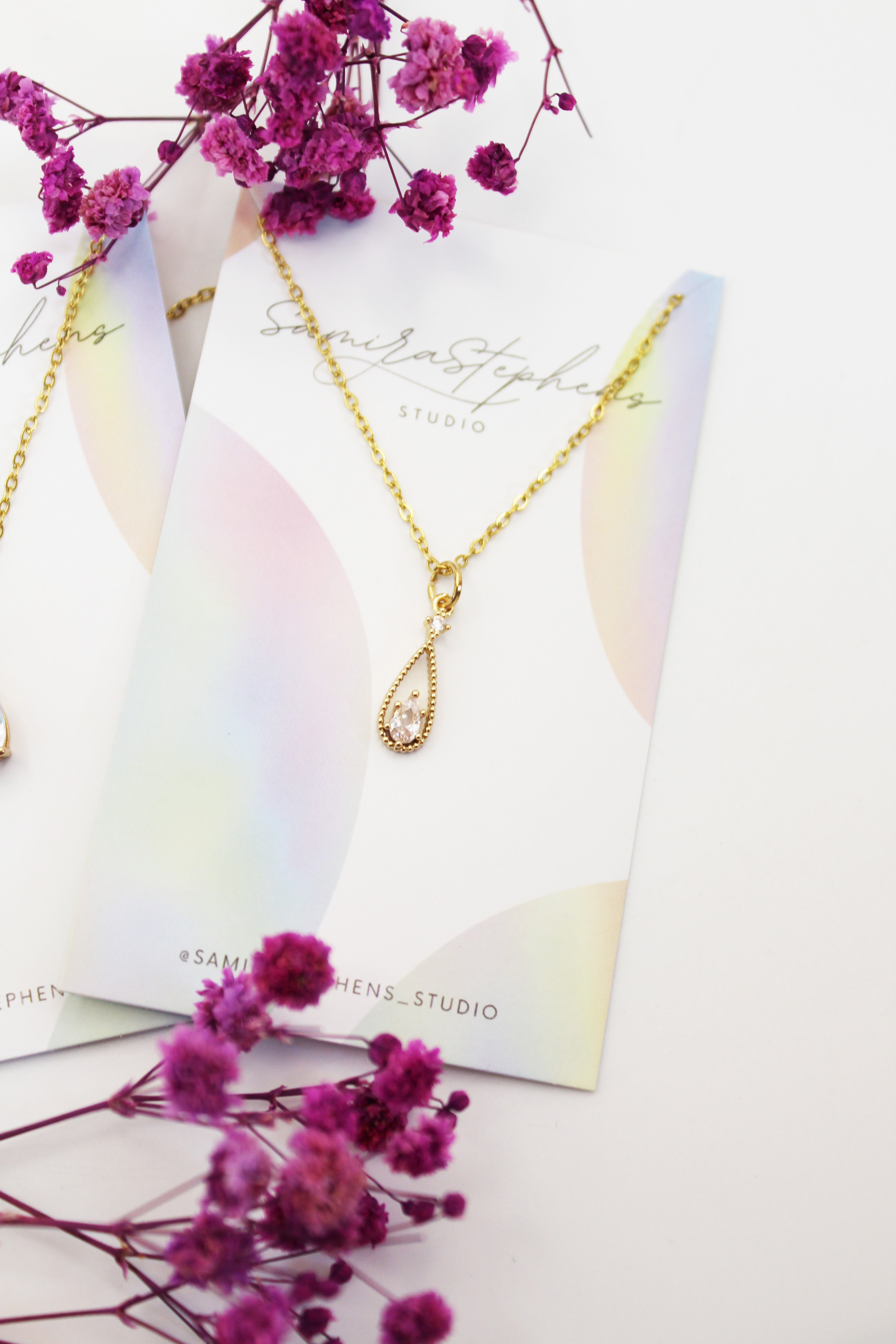 Sara Gold Teardrop Pendant Necklace